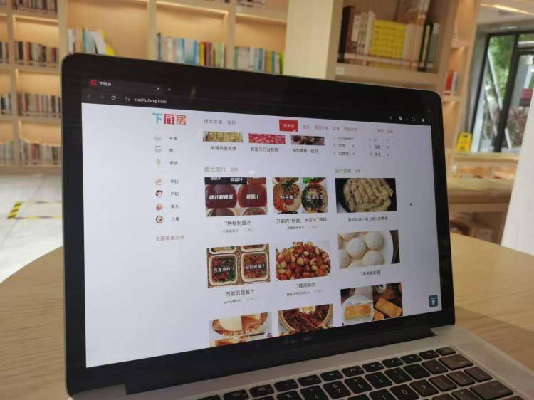手工羽毛扇網(wǎng)站如何憑借傳統(tǒng)工藝傳承擴(kuò)大流量？同行都是怎么做的？