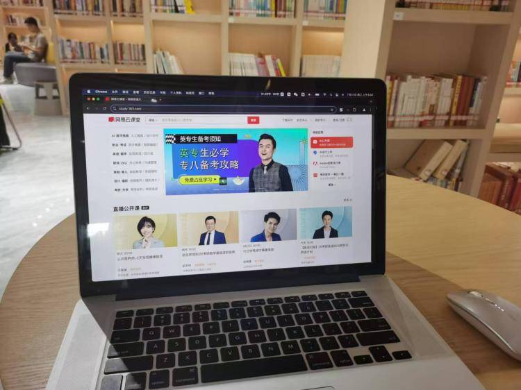 手工羽毛扇網(wǎng)站如何憑借傳統(tǒng)工藝傳承擴(kuò)大流量？同行都是怎么做的？