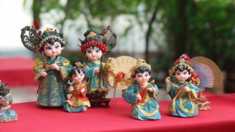 手工羽毛扇網(wǎng)站如何憑借傳統(tǒng)工藝傳承擴(kuò)大流量？同行都是怎么做的？