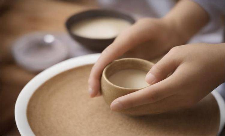手工羽毛扇網(wǎng)站如何憑借傳統(tǒng)工藝傳承擴大流量？同行都是怎么做的？